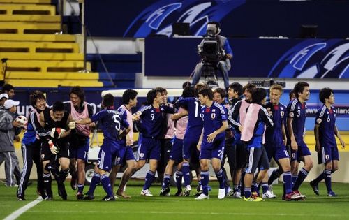 2004年日本队vs韩国队足球